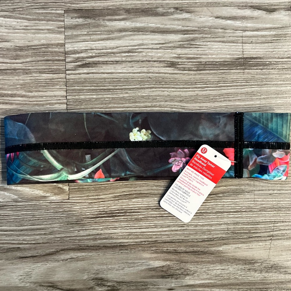 BNWT Lululemon Floral Print Fly Away Tamer Headband